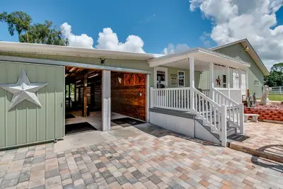 Image de Green Acres Barn Apartment. . . sleeps 2 comfortably but will sleep 4.