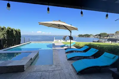 Image de What A View! ! Open Water View with Private Pool & Spa. Breathtaking Sunrise! !