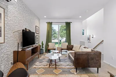 Image de South Side Modern | Downtown Living | A+ Location. , South Side Modern | Downtown Living | A+ Locatio