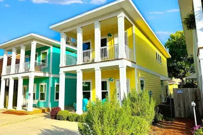 Image de Walk to Downtown Fun, Short Drive to Beach & Nas