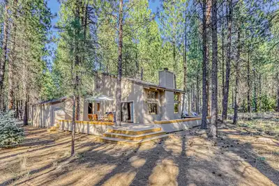 Image de Dreamy mountain escape with hot tub, pools, golf, gym, & grill
