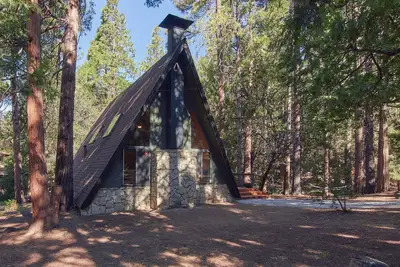 Image de New! The Far Out- Pet friendly- A Frame cabin in the woods with hot tub
