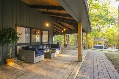 Image de Retreat on 3 Acres w Kayaks / Hot Tub / Fire-pit