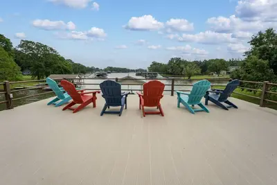 Image de New Rental! Deep Water! Cedar Creek Lakehouse w/ Golfcart & Dbl Decker Boat Dock