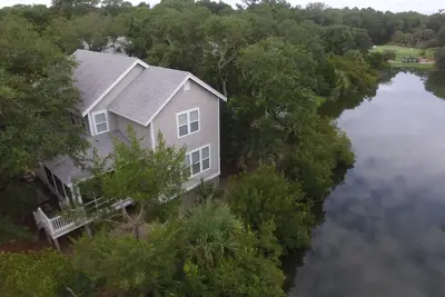 Image de Bright Pristine Cottage Sleeps 8 Shoals and Bhi Club New Bintelli Carts