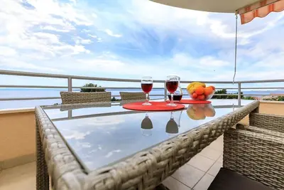 Image de Appartement de deux chambres avec la terrasse et la vue sur le mer Brela, Makarska (A-19998-a)