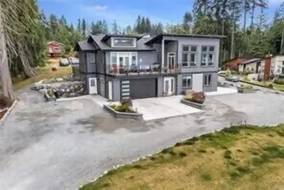 Image de Luxury Lakeview House w/ Dock & Hot Tub