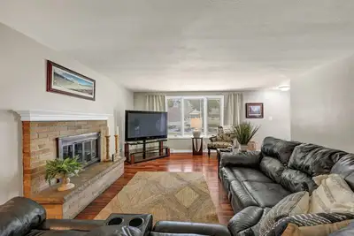 Image de Green Bay Lambeau & Titletown District Large House, close walk to Lambeau Field