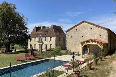 Image de Pool House dans un cadre majestueux et paisible