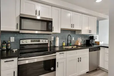 Image de Loren at The Sophia + Heated Pool, Gym & Hot Tub!