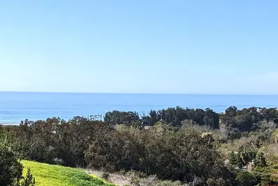 Image de Exclusive Point Dume, on the ocean side of Pch, overlooking Zuma Beach, magnificent sunset views!