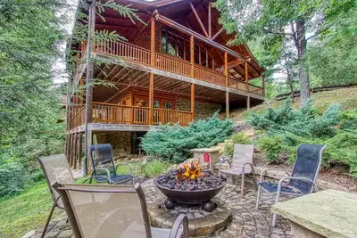 Image de Mountain Jewel, Game Room, Fire Pit, Theater Area, Wifi, Pool access! ! !