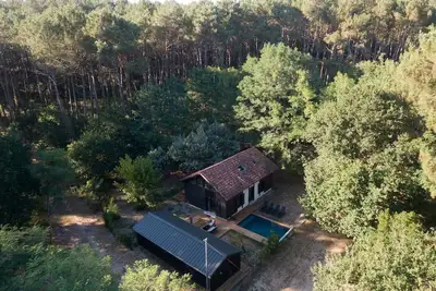 Image de Surf shelter - Maison + annexe - dans la forêt