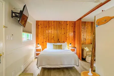 Image de Christina Lake Rustic & Roomy, Sleeps 4, Private Terrace -Beaches, Golf, Fishing