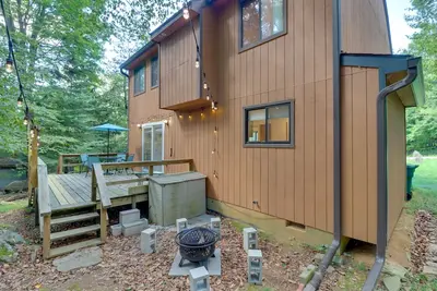 Image de Furnished Deck & Game Room: Cabin in Tobyhanna