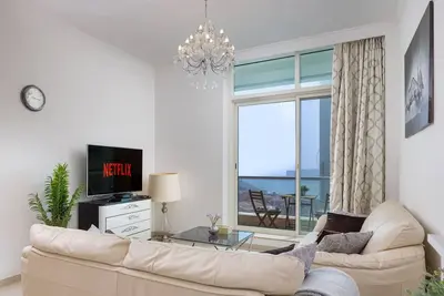 Image de Amazing 1 Bd in Marina with Sea View