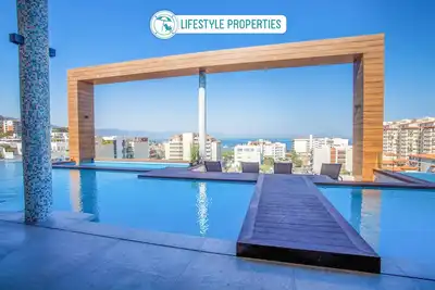 Image de Stylish condo in Romatic Zone, rooftop pool, gym, hot tub