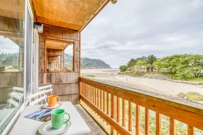 Image de King Suite, Smart TVs, Oceanview Balcony Enhance This Upstairs Neskowin Condo!