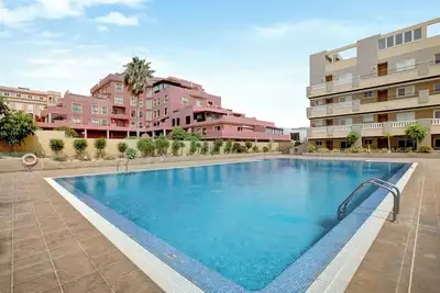 Image de Appartement de vacances 'La Perla D22 En El Médano' avec piscine partagée, balcon et Wi-Fi