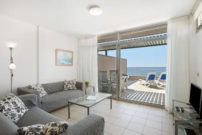Image de Appartement de vacances 'Casa Médano 19 En El Médano' avec vue sur la mer, terrasse et Wi-Fi