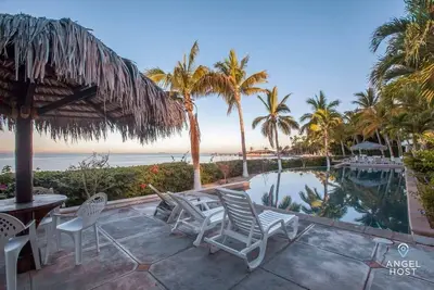 Image de Private Oceanview balcony and Infinity Pool onsite