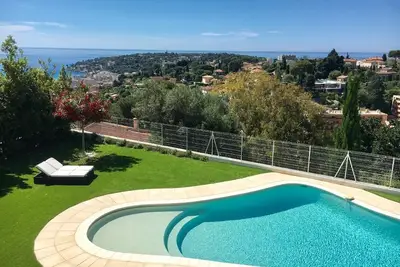 Image de Villa avec piscine sur la Côte d’Azur entre Monaco et Menton, classée 5 ⭐️