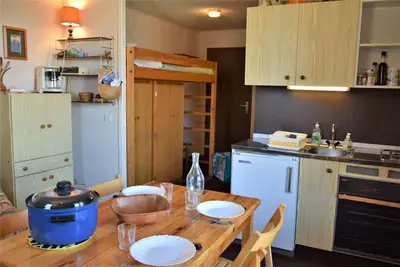 Image de À 50m des pistes de ski, balcon, télévision, casier à ski, 24m², Risoul