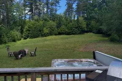 Image de New for 2024, 6 person hot tub. Spacious country home with large back yard.