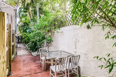 Image de Snowbird-Friendly Home with Free WiFi, Full Kitchen, and Private Washer/Dryer