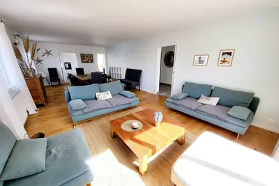 Image de Maison Rénovée 5 Chambres, WiFi, Parking, à 800m du Marché et 1km Plage