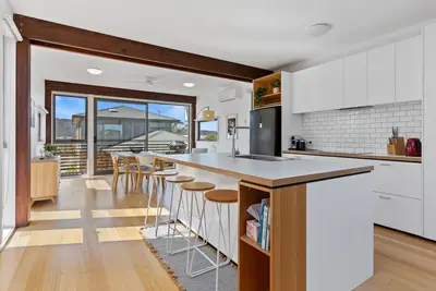 Image de Bay Breeze Retreat - new modern family home