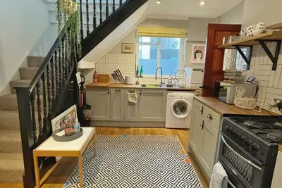 Image de Historic cosy Old Town cottage-parking, garden, 2-min walk to beach