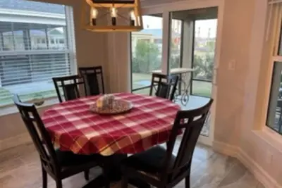 Image de Designer Home In The Villages For Rent
