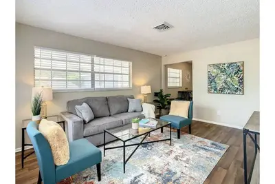 Image de Gorgeous 2 bed 1 Bath Great St Pete Location!