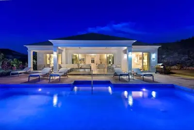 Image de Modern 4-bedroom Villa on Golf Course