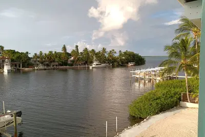 Image de Ocean View with protected dock on lagoon with private boat ramp