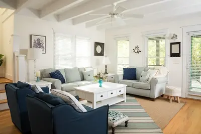 Image de The Surf Shack Bhi; 2br beach cottage on East Beach!