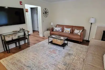 Image de Cozy Stowe Getaway steps away from Rec Path, Food, and Fun!