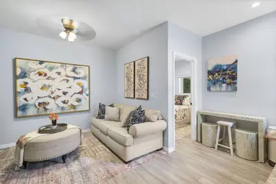 Image de Charming Downtown Guest Home