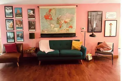 Image de Midcentury Gem w/ a Modern Maximist Twist in the Pines