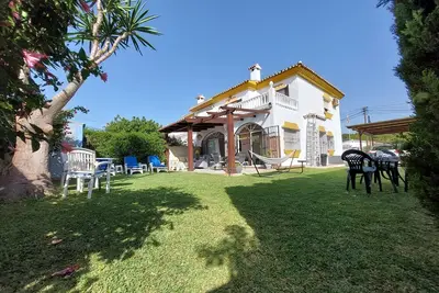 Image de Precioso chalet frente al mar y cerca de campos de golf