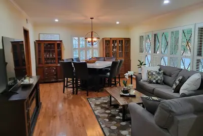 Image de Extremely Chill 3 Bedroom Home