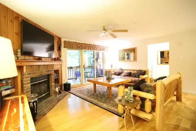 Image de Pet Friendly Deer Park Unit on the river with access to swimming pond and Rec. Center! (Dp183w)