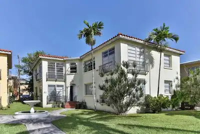 Image de Coral Gables Picasso Apt in Art Building W/Patio
