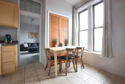 Image de The Hide-Away | South Loop Apartment