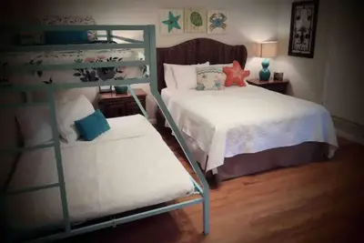 Image de ***New*** Seascape Canal Home - 3 Mins To Beach