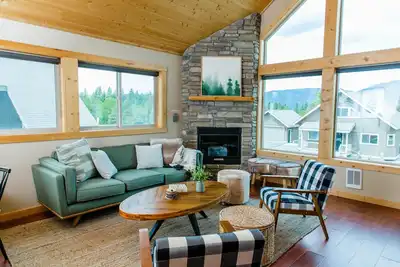 Image de This cabin is a 3 bedroom(s), 3 bathrooms, located in Ronald, Wa.