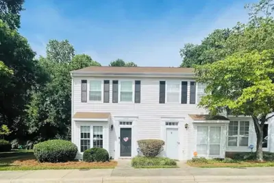 Image de Contemporary Townhome. Convenient to Everything!