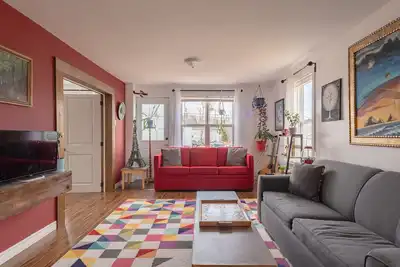 Image de Artistic Getaway Near Halifax | King Bed, Spacious Deck & Fire Pit