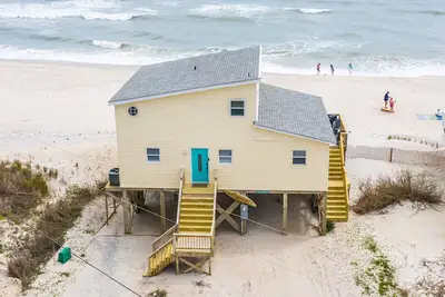 Image de \"Island Time\", Peaceful 5br Oceanfront Cottage